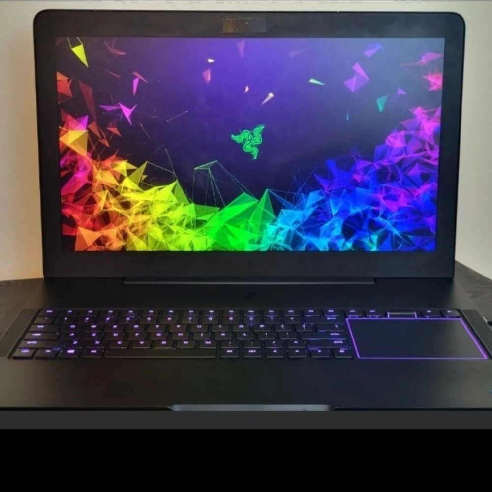17" Razer Blade Pro Gaming Laptop - GTX 1060 | Intel i7-7700 | 16GB | 2.2TB